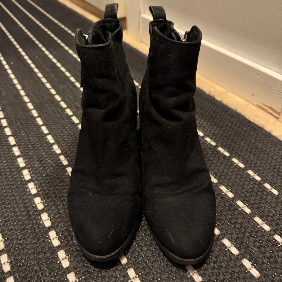 Svarta boots med dragkedja