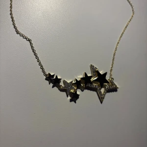 Ioaku halsband  - Bilder tagna från min Vinted profil 