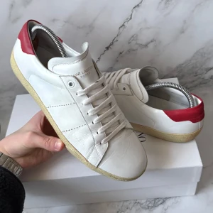 Saint Laurent Skor | 42 - Saint Laurent Sneakers | Grymt skick | Endast skorna ingår | INGA BYTEN | Fraktar spårbart eller möts upp i Täby 