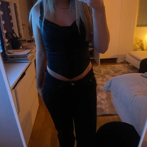 Svart topp från Bikbok - Fin topp från Bil bok. 