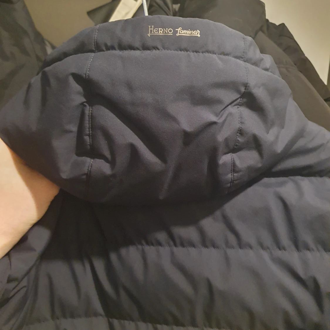 Mörkblå dunjacka från Herno - 1