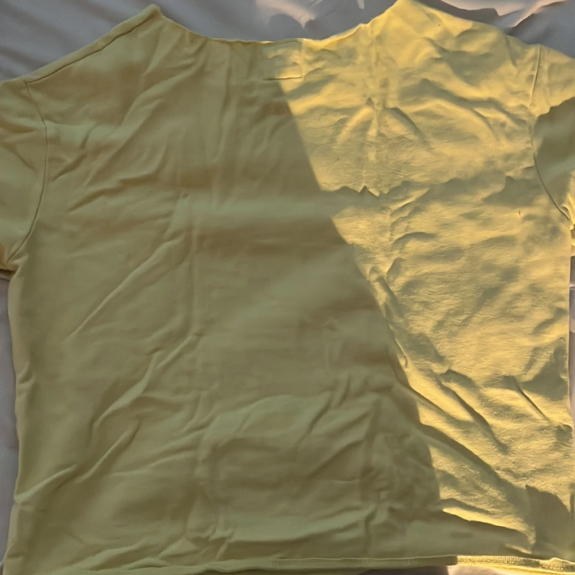 Gul t-shirt med kort ärm - 93