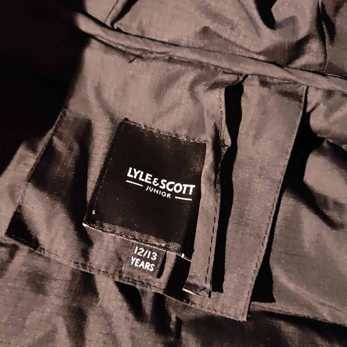 Svart pufferjacka från Lyle & Scott - 91