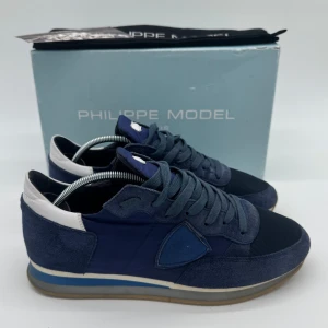 PHILIPPE MODEL TRPZ - - Philippemodel TRPZ - Skick: 9,5/10 - Tillbehör: Enbart skorna - Storlek 40, sitter mer som 41 - Nypris ca 3700kr // Deluxecloset