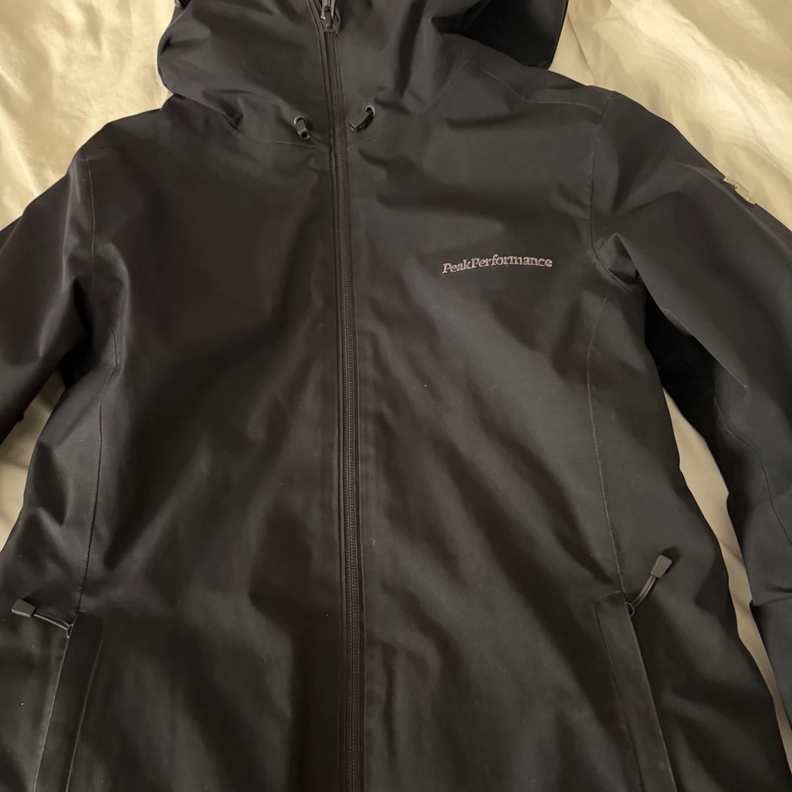 Svart jacka från Peak Performance