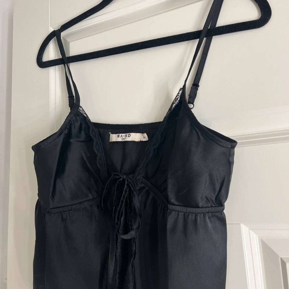 Svart linne från NA-KD - 90