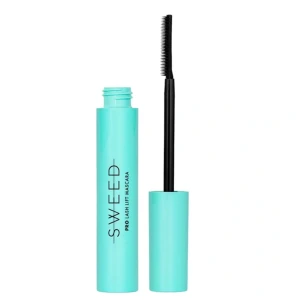 Pro Lash Lift Mascara från Sweed - Sweed Pro Lash Lift Mascara i en stilren turkos förpackning. Den har en unik borste för att ge fransarna en lyftande effekt. Perfekt för att skapa volym och längd. Aldrig använd