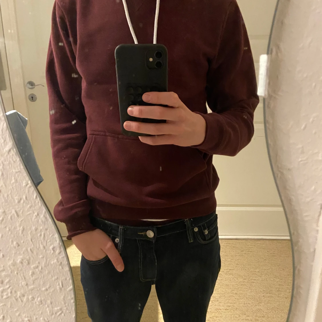 Vinröd hoodie från Pier One