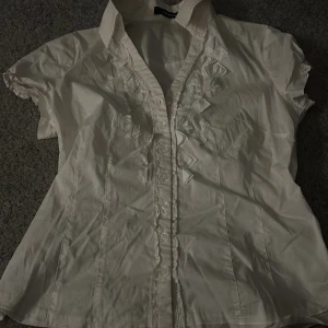 Blus - Super fin blus som är i bra skick❤️ vet inte storleken men jag gissar på en S då jag kan ha allt från xs till m❤️❤️