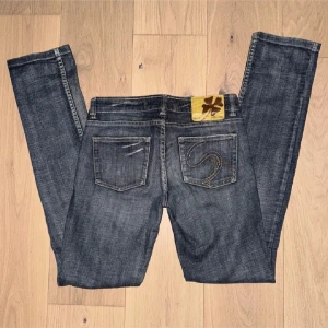 Mörkblå jeans från Stefanel - Snygga mörkblå jeans från Stefanel