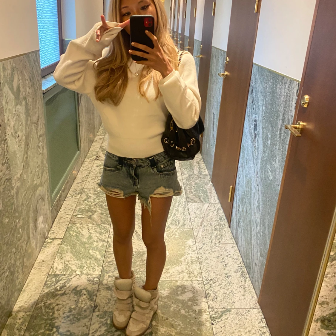 Vit tröja med fin passform - 90