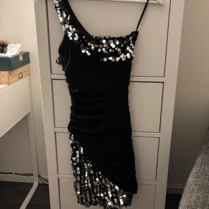 Nyårs klänning? - Fint skick! Används ej.