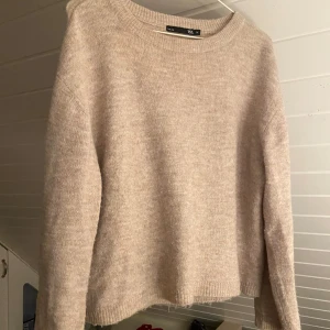 Stickad tröja  - Fin stickad tröja från lager 157 i fint skick i princip oanvänd. Storlek M. 