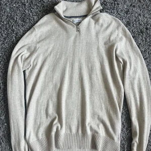 jack&jones quarter zip - qurter zip really good quality no defects size S fits like M