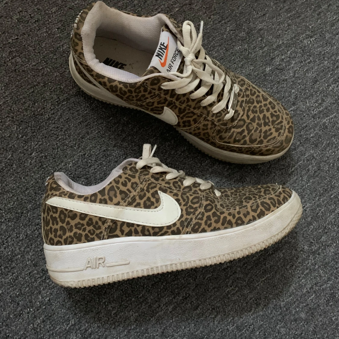 Leopardmönstrade Nike Air Force