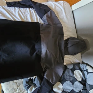 Under armour jacka  - Använd en gång utomhus nostar 1250 på jd sport 