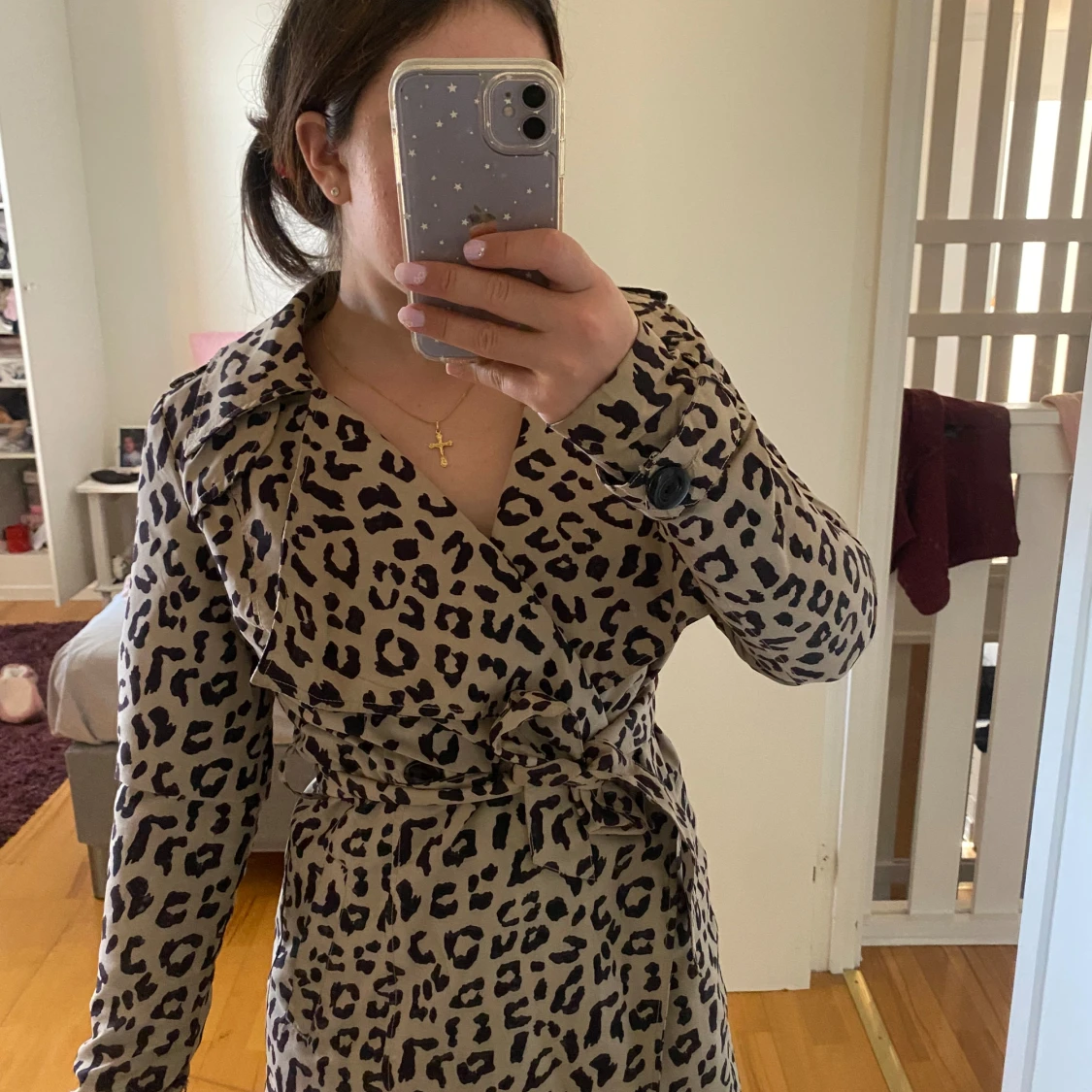 Leopardmönstrad trenchcoat från Vero Moda