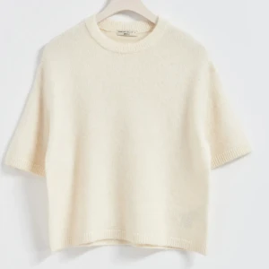 Gina tricot knitted tee - Stickad t-shirt från ginatricot, cremevit, storlek S, jättebra skick