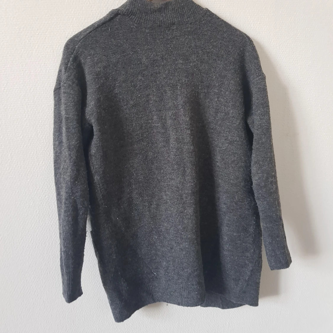 Grå ull-kofta med fickor - 90