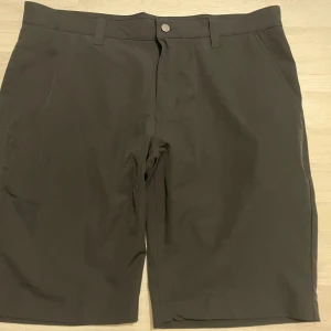 Golfshorts  - Cross sportwear golfshorts. Aldrig använda. Säljer pga att dom inte passade.