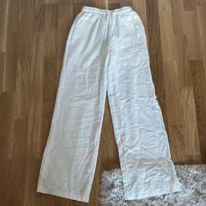 Linnebyxor vita  - Vita raka linnebyxor 