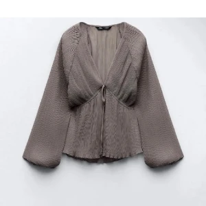 Zara blus  - Jättefin och har prislappen kvar! 