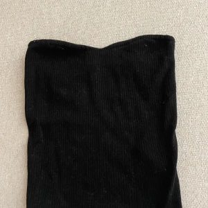 Tubtopp från ginatricot🖤 - Tubtopp i storlek xxs, knappt använd!