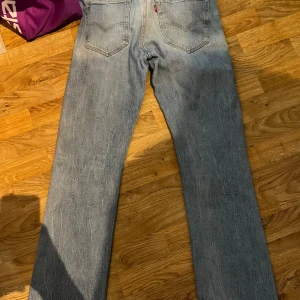 Levis 527 - Ett par tvärfeta Levis 527 bootcut jeans Skick 10/10 oanvända W 32 L 34