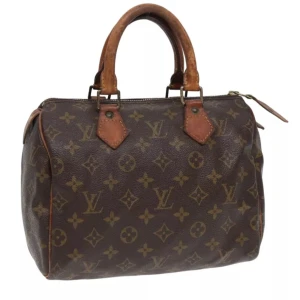 Louis Vuitton Speedy 25 - Louis Vuitton Speedy 25. Ett måste i väskkollektionen! Bra storlek för både vardagsbruk och resor. Perfekt att använda som skol-/arbetsväska. Speedy ger en touch av lyx och stil till varje outfit.