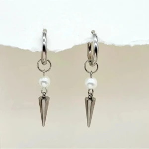 Handgjorda örhängen - Handgjorda örhängen●Material-pärlor  och 100% rostfritt stål ●Örhängeskrokar -rostfritt stål. Nickel fri. Längd -5cm.  Vattentåliga, ändrar inte färgen! Köp för 1st-70kr eller 110kr/paret