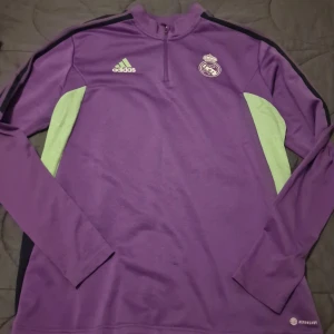 Real madrid tröja - Bra skick, anväd en gång Va lite stor för mig