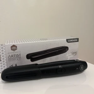 Mini trådlös plattång  - En mini trådlös plattång som är perfekt att ta med sig vid utgångar. Saknar USB-kabel, men är annars oanvänd. 