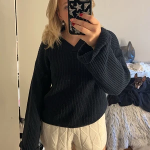 Blåa stickad tröja  - Helt ny 