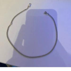 Äkta silverkedja - Jättefin äkta silverkedja (se stämpel), ca 45 cm längd🩷