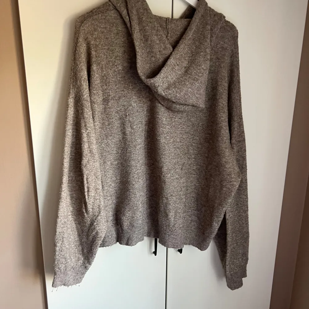 Säljer denna stickade hoodie, köp gärna med köp nu❤️. Neuleet.