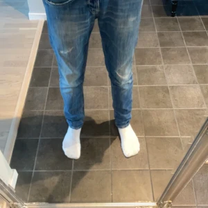 Dondup George  - Säljer nu dessa as feta dondup jeans i modell George: storlek = w31 Skick 8/10 Mitt pris =750kr org pris = 3600kr det är bara och kontakta för fler frågor!!🙌🙌