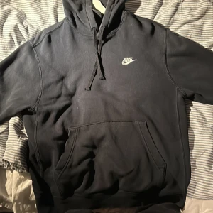 Säljer Nike hoodie  - Skick 8/10 inte använd mycket 