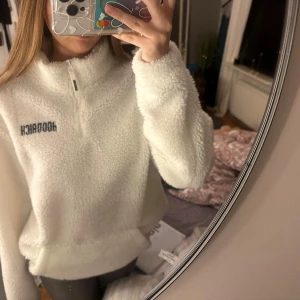 Hoodrich  - Säljer denna hoddie/flis aldrig använd 