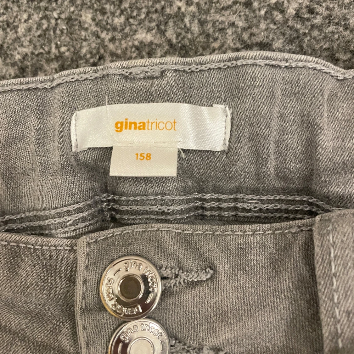 Grå bootcut jeans - 92