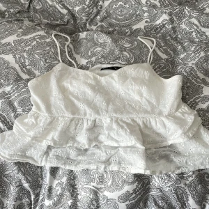 Vit topp - Jag säljer den här varan för den är för stor 