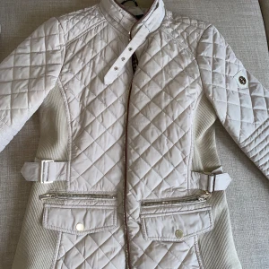 Hollies jacka  - Hollies jacka beige storlek 38 