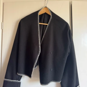 Ginatricot kofta - Säljer denna kofta ifrån ginatricot, använd fåtal gånger