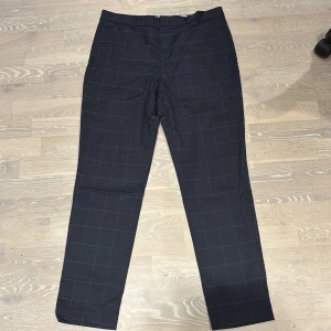 Kostym byxor - Rut mönster, kostym byxor, slim fit, H&M, storlek EUR 50, mörk blå