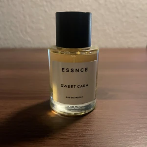 Sweet cara essnce - Säljer min helt oanvända parfym från essnce då den inte riktigt är min typ av doft och då kan någon annan få mer användning av den än mig :) 