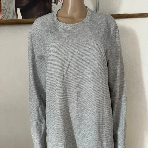 Stickad långärmad tröja - Inget att anmärka på 