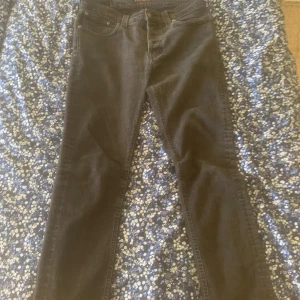 Nudie Jeans svarta - 10/10 skick, inga defekter, aldrig använda, slim fit