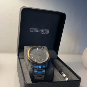 Champion klocka - Säljer min klocka som jag har haft ett tag, skick 8/10. Klock boxen får du på köpet när du köper den, 