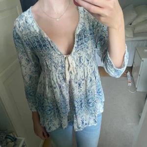 Odd Molly blus  - Super snygg och unik Odd Molly blus🩵🩵🩵