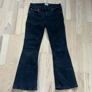 Bootcut jeans  - Sparsamt använda, utan defekter. Modell: Lowboot från Lager157. Storlek M, short.