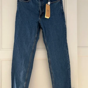 Nea the straight jeans Lindex stl 42 - Obs! Liten storlek, motsvarar kanske snarare stl 40.  Aldrig använda. 